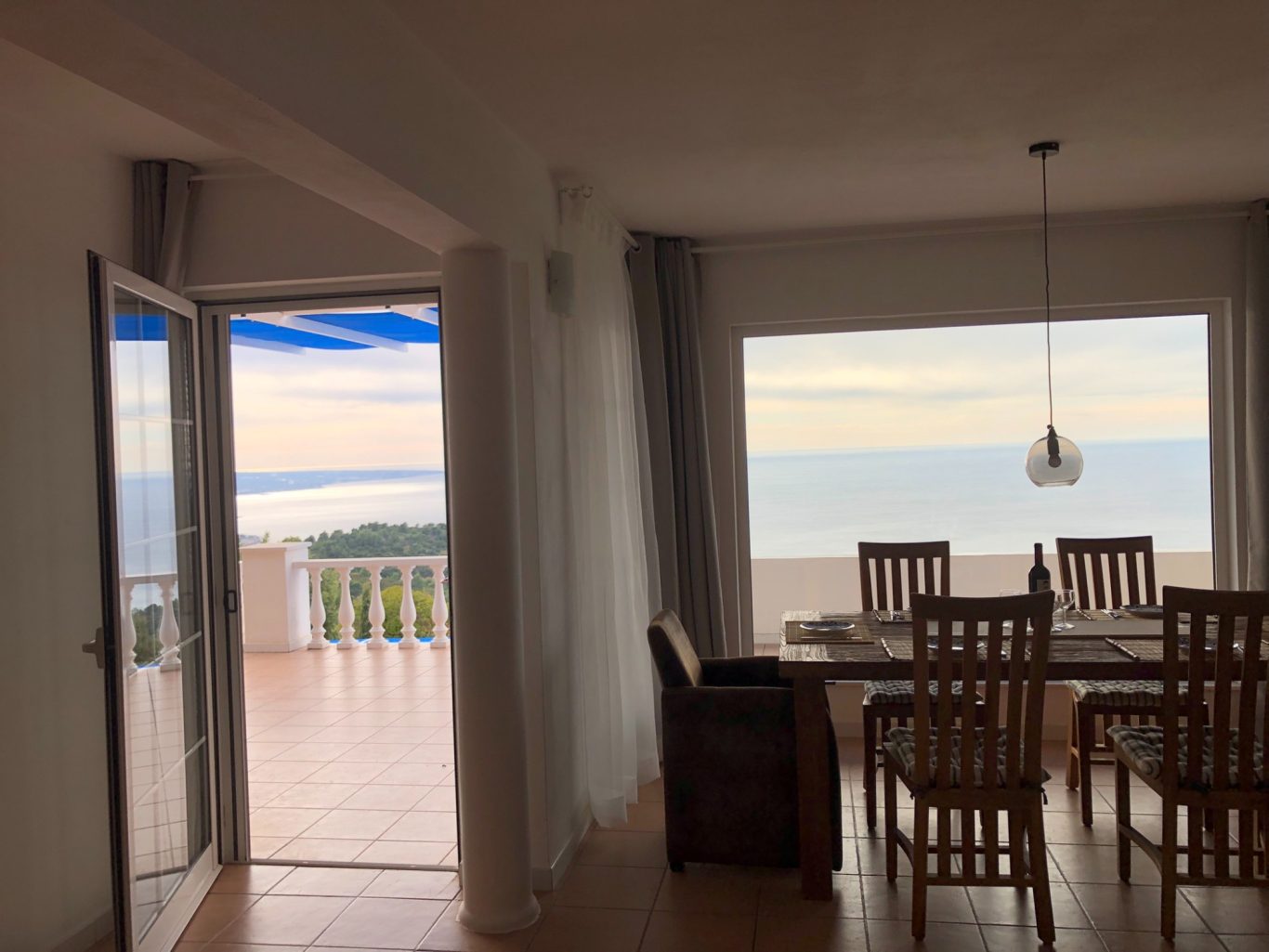 Esszimmer Hauptwohnung