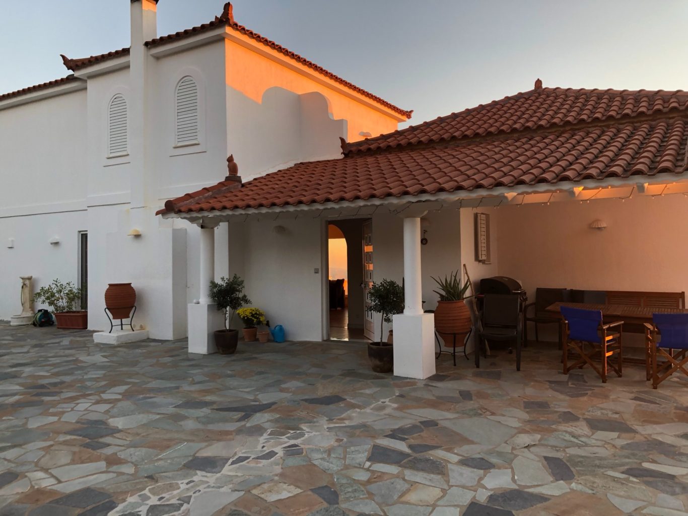 Eingang zur Hauptwohnung Rund ums Haus